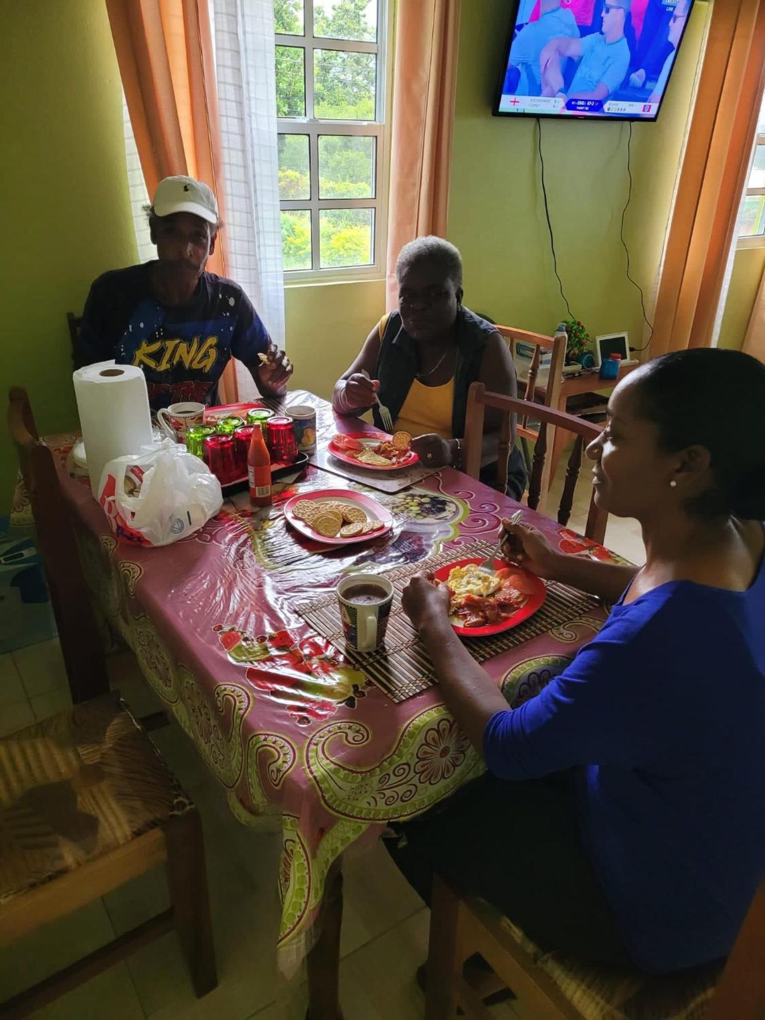 Tim'S & Mag'S Home Stay Roseau Luaran gambar